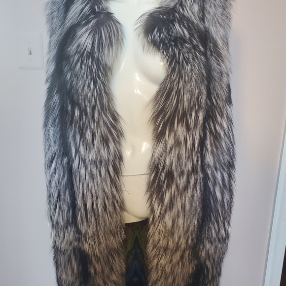 Beautiful Long Silver Fox Vest - Picture 3 of 8